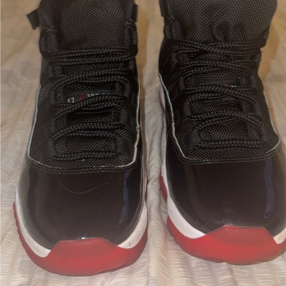 Nike Air Jordan 11 Retro Box in Black and Red - Picture 3 of 4